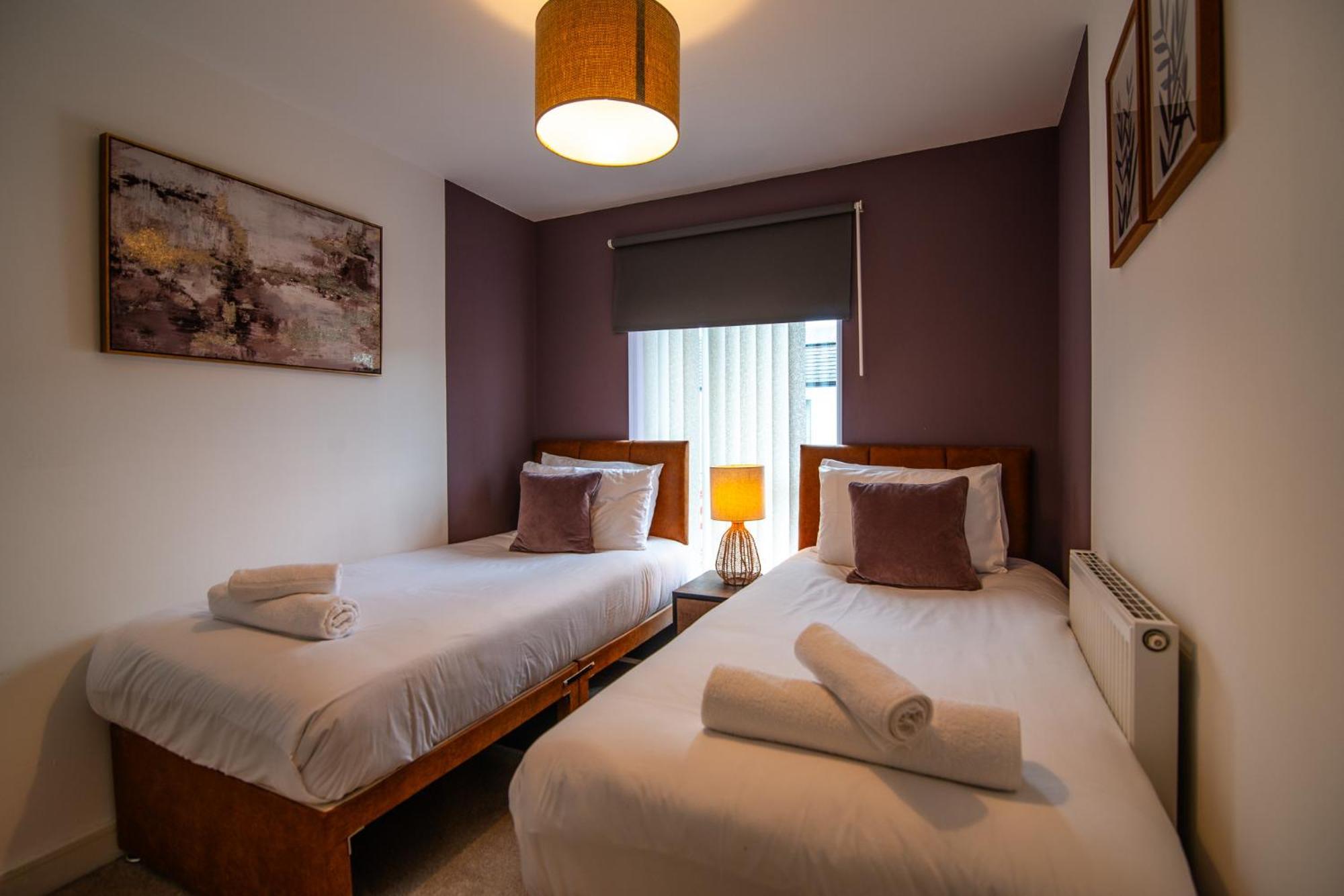 Casa de férias Spacious House Close To Royal Hospital, Free Parking & Garden Derby