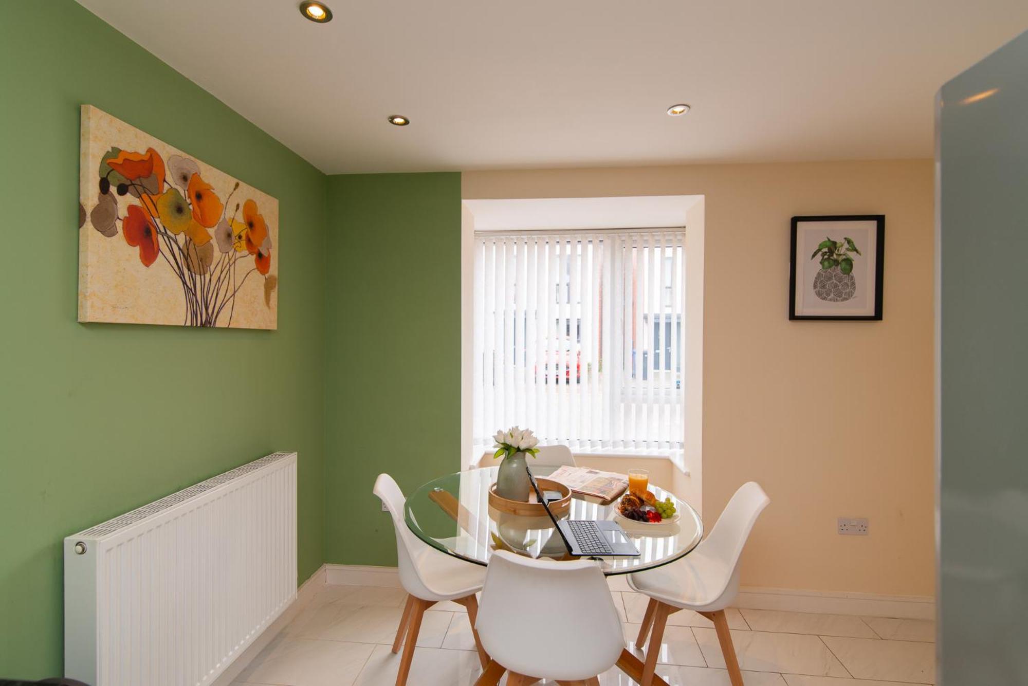 Spacious House Close To Royal Hospital, Free Parking & Garden Casa de férias *