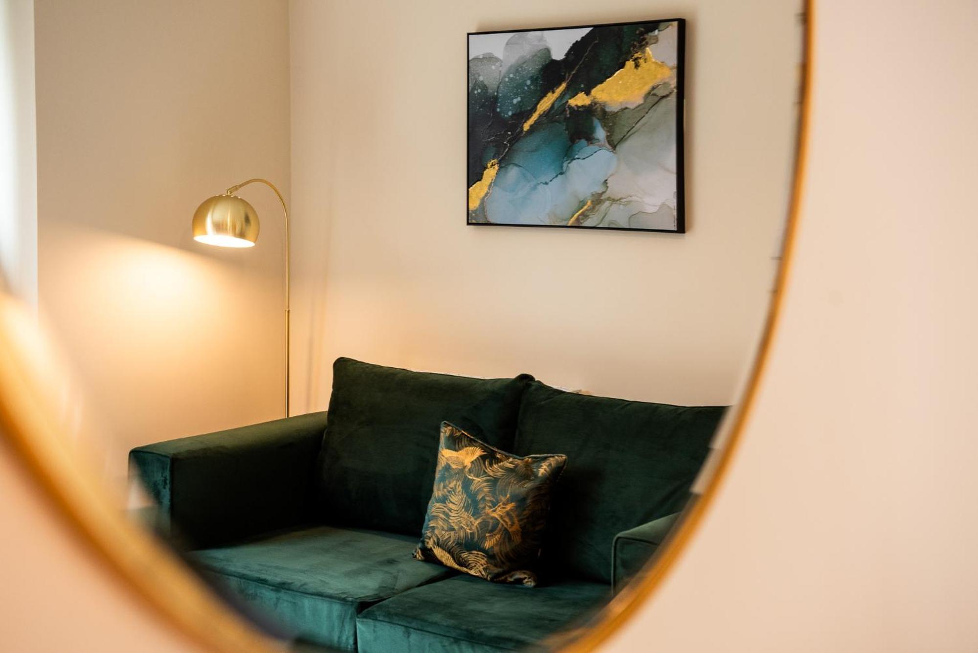 Casa de férias Spacious House Close To Royal Hospital, Free Parking & Garden *