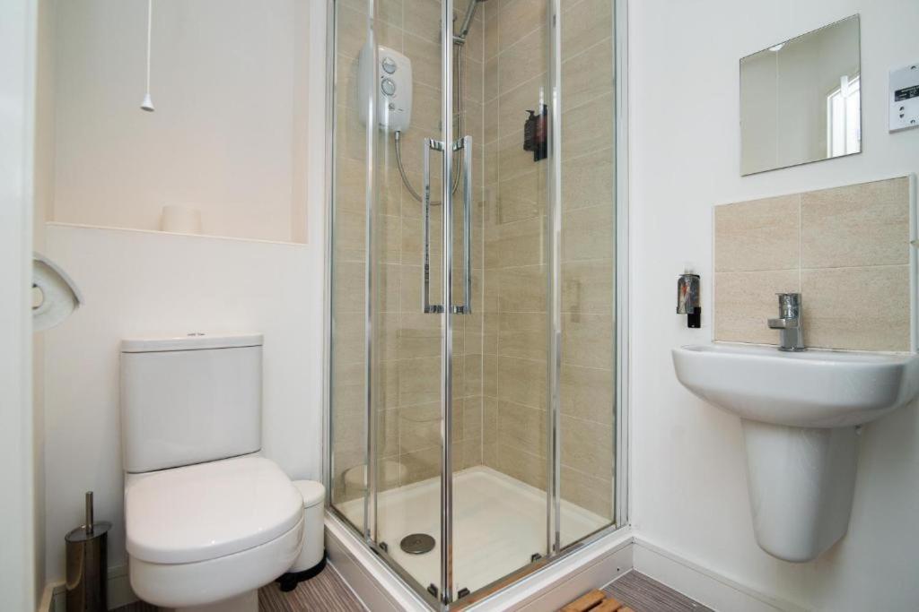 Casa de férias Spacious House Close To Royal Hospital, Free Parking & Garden Derby