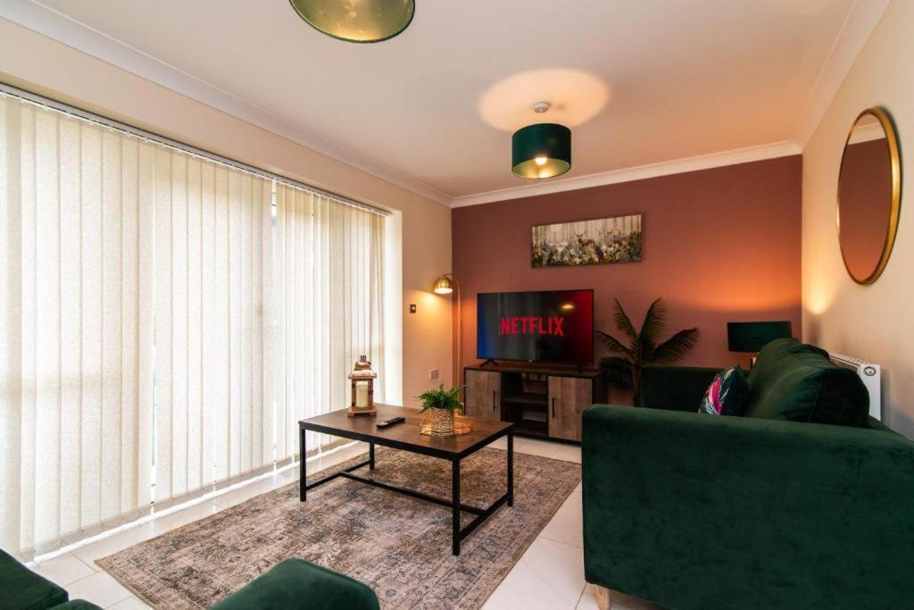 Spacious House Close To Royal Hospital, Free Parking & Garden * Derby